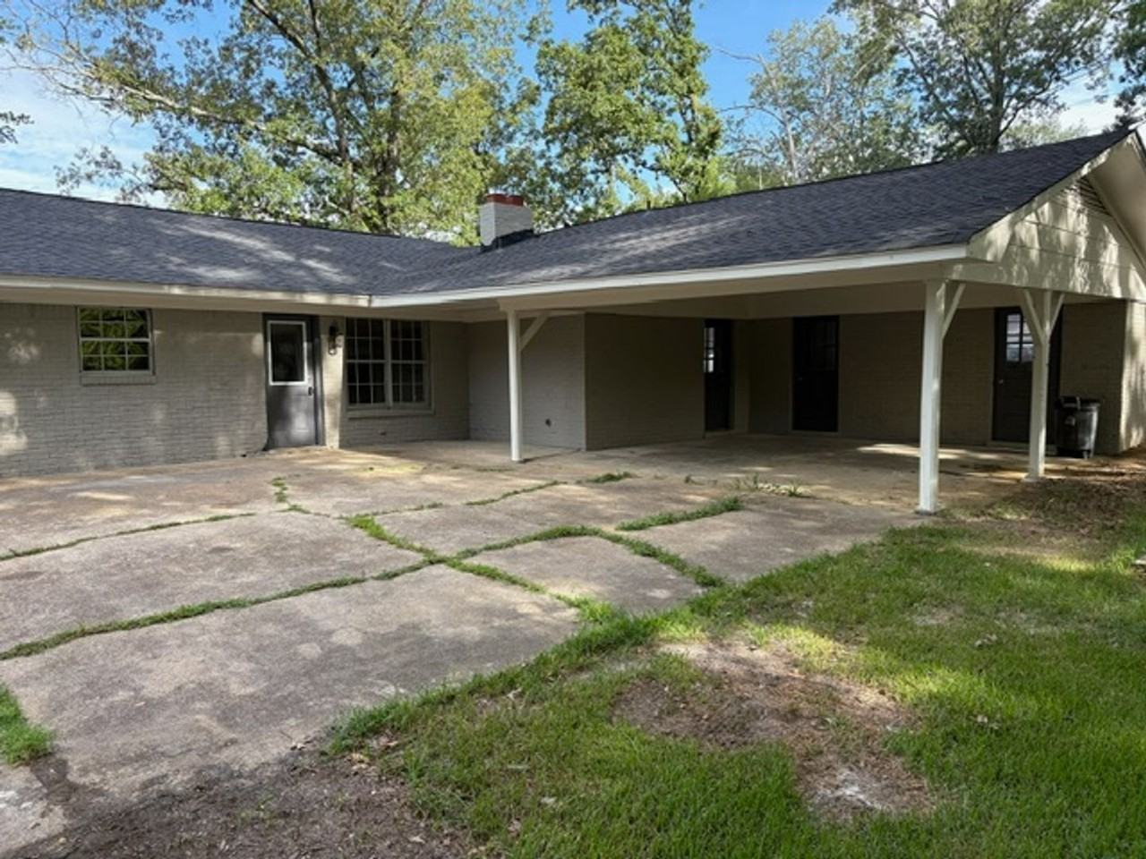 1405 Lawndale Dr - Photo 2 of 18