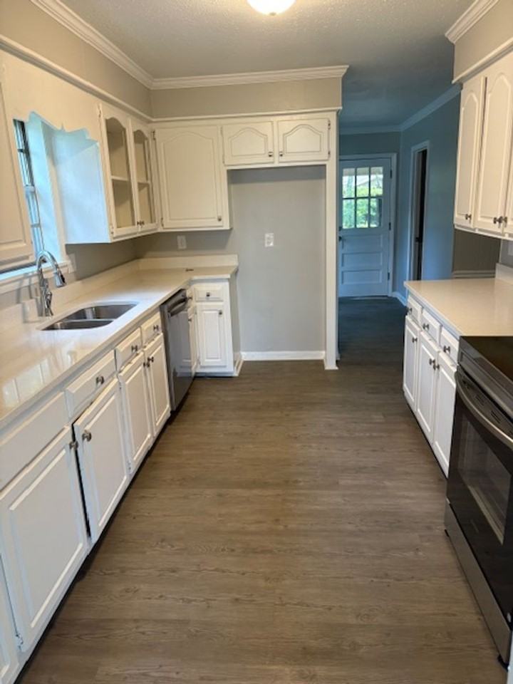 1405 Lawndale Dr - Photo 3 of 18