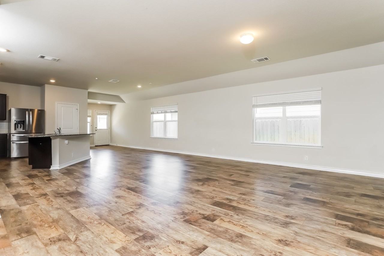6830 Whisper Grv - Photo 3 of 25