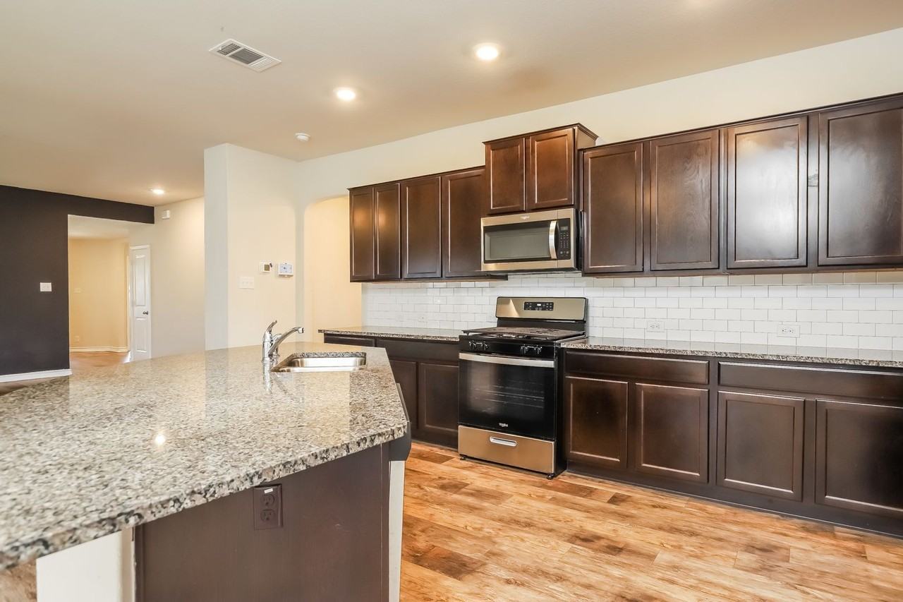 6830 Whisper Grv - Photo 7 of 25