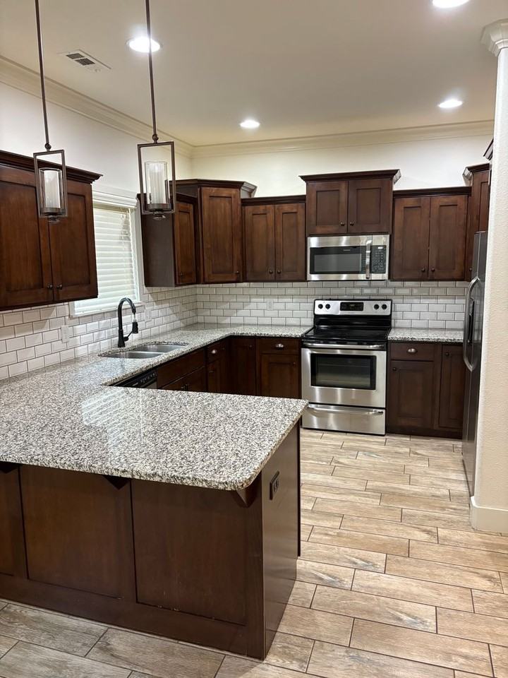1711 Sw Stonegrove Rd - Photo 2 of 12