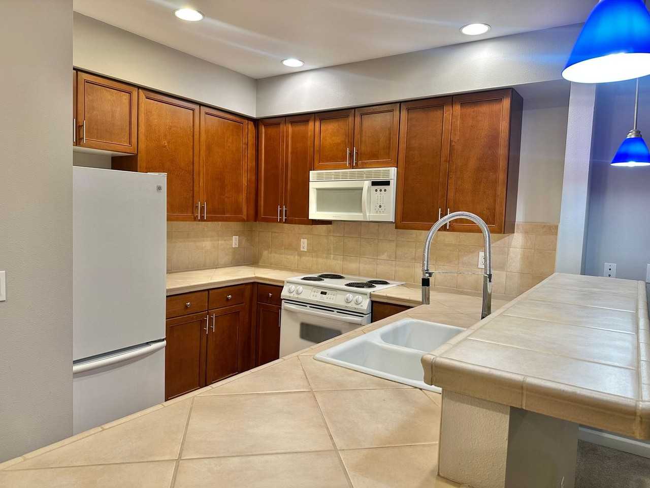11004 Ne 11th St #202 - Photo 3 of 22