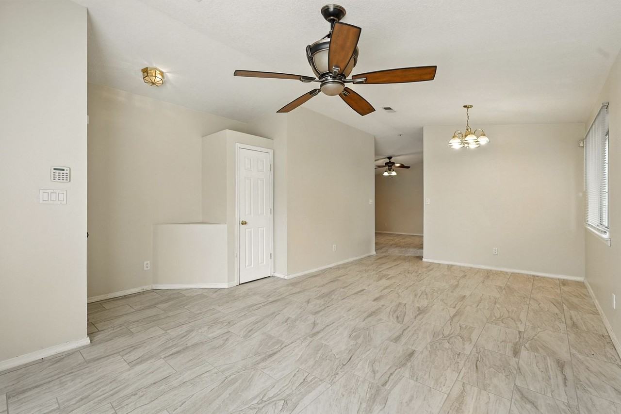 6505 Evesham Rd Nw - Photo 6 of 32