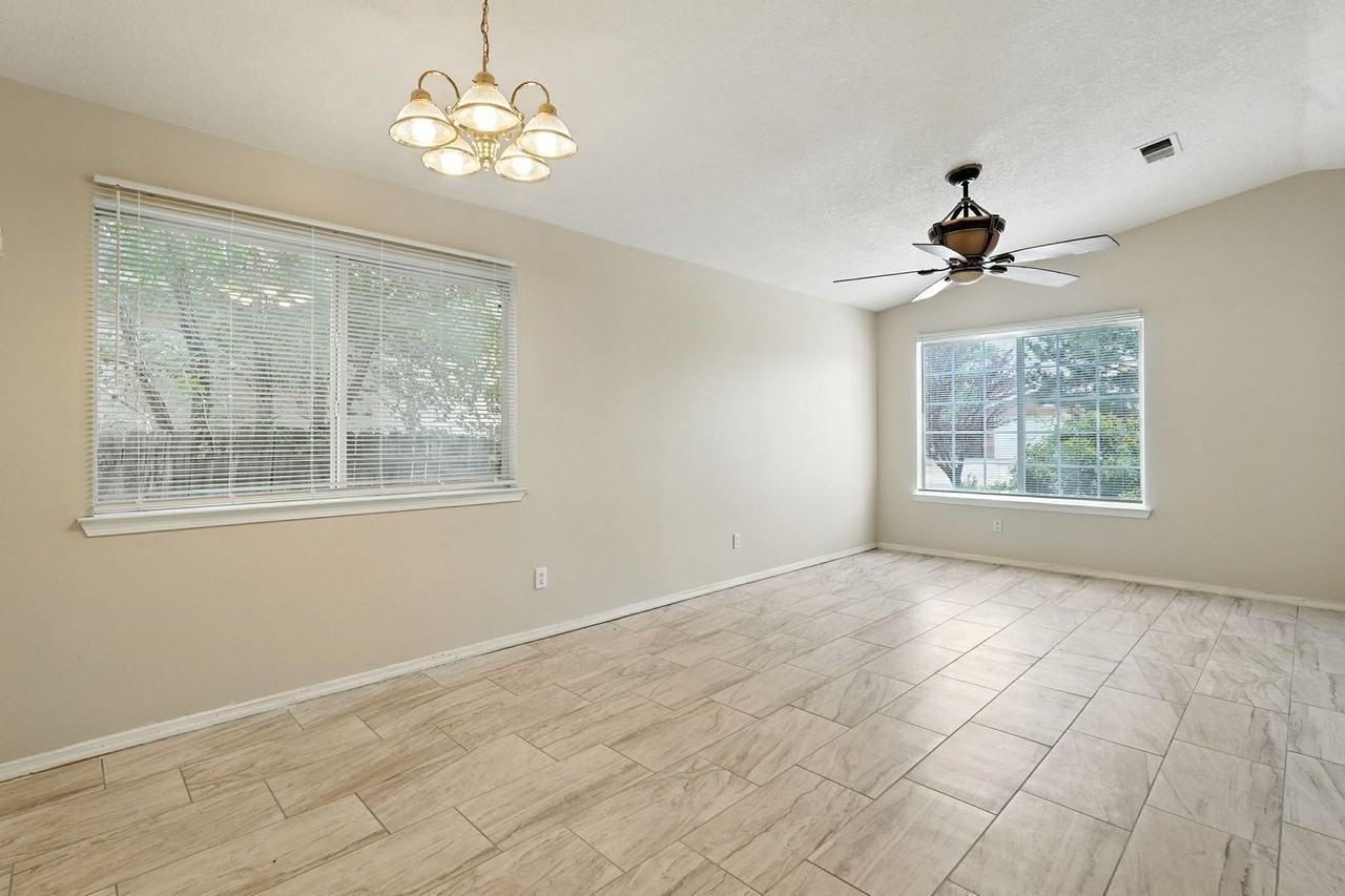 6505 Evesham Rd Nw - Photo 7 of 32