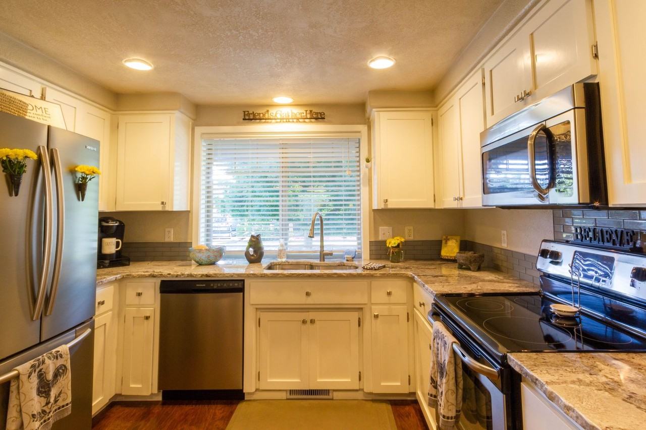 1334 Alex Way - Photo 2 of 22