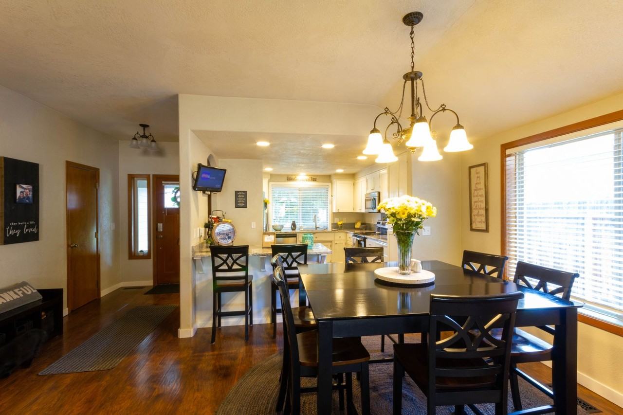 1334 Alex Way - Photo 3 of 22