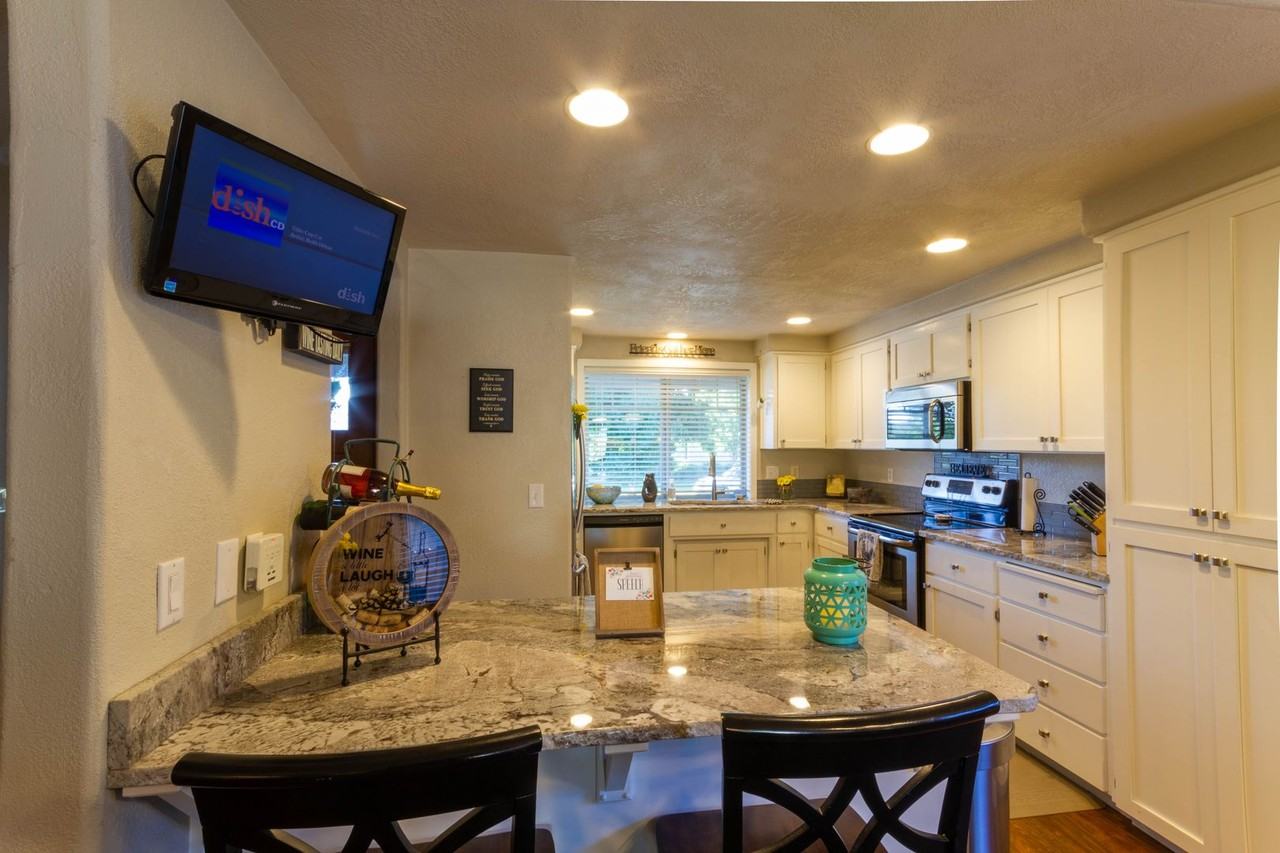 1334 Alex Way - Photo 4 of 22