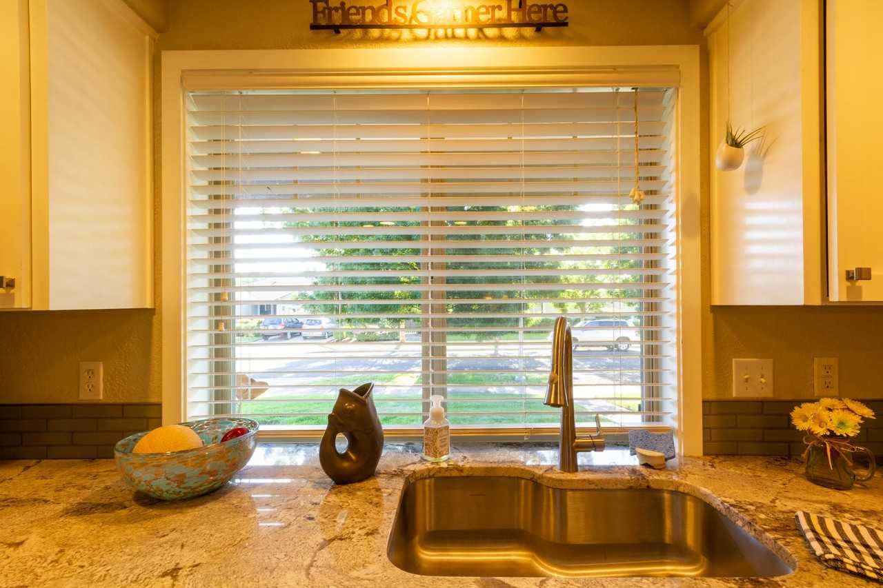 1334 Alex Way - Photo 5 of 22