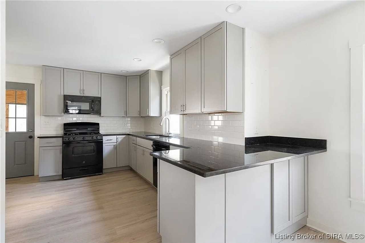 226 Sloemer Ave - Photo 6 of 17