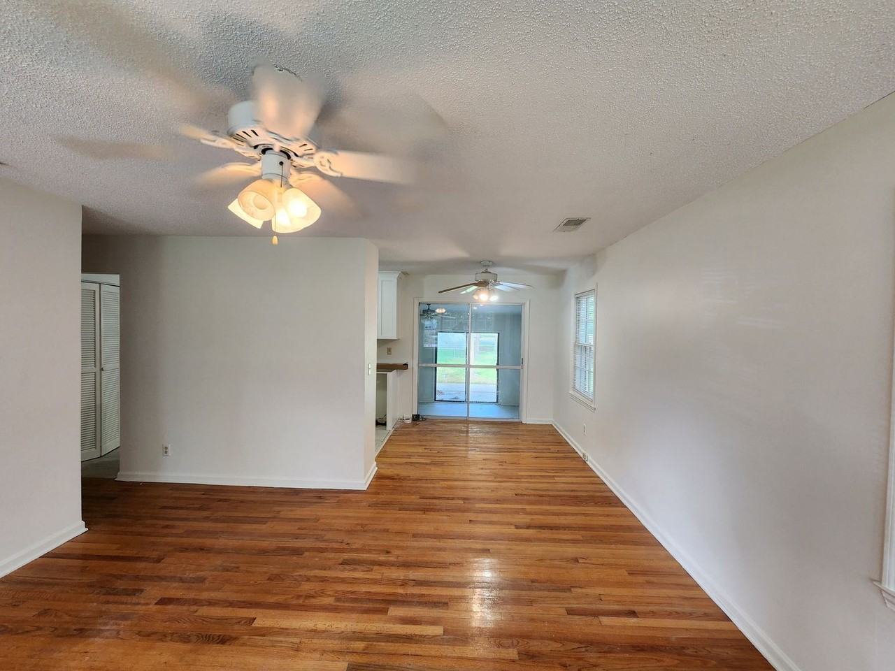 3 Chapman Ave - Photo 3 of 12