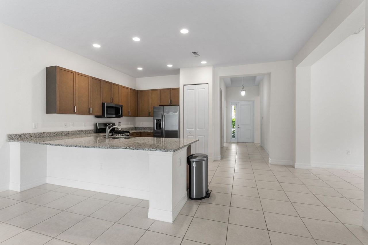 4486 Crimson Avenue - Photo 6 of 34