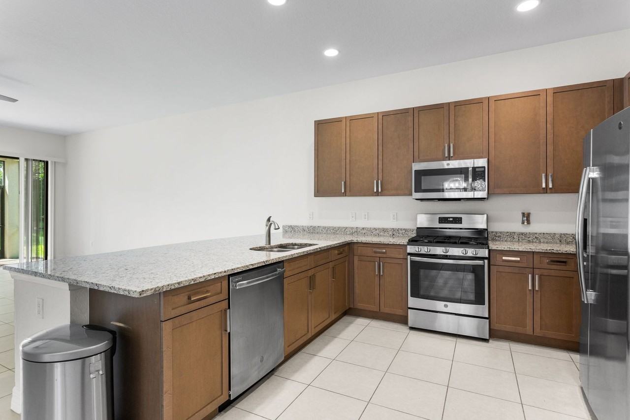 4486 Crimson Avenue - Photo 7 of 34