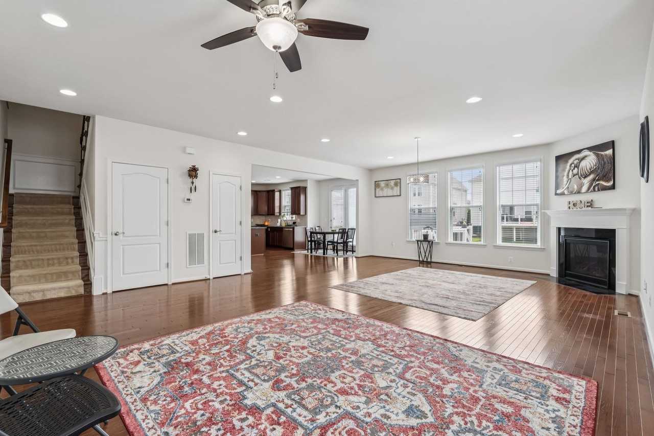 41741 Stonecutter St - Photo 2 of 37