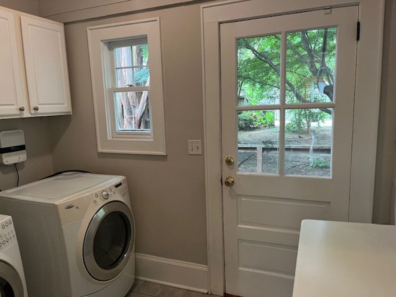 801 Hawthorne Ln - Photo 3 of 29