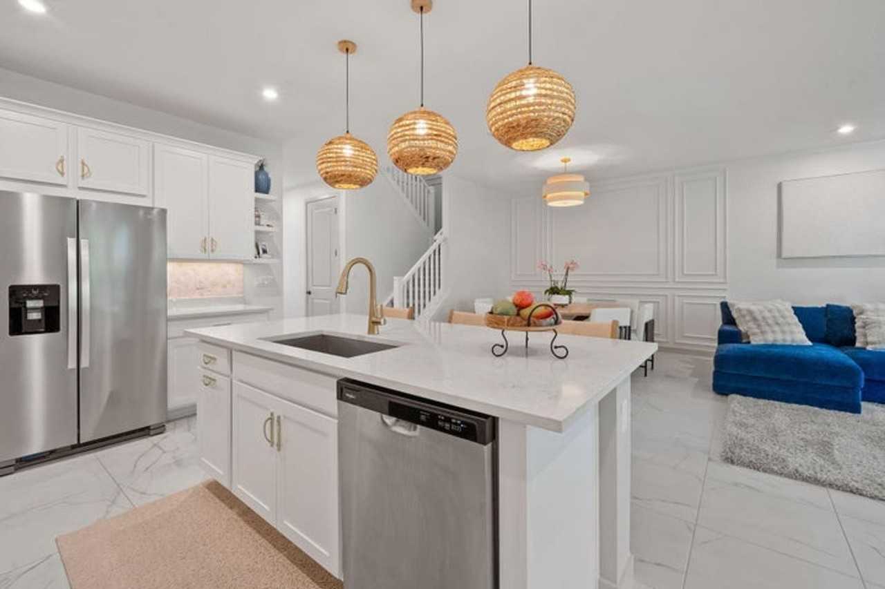 7274 Lenora Ln - Photo 2 of 27