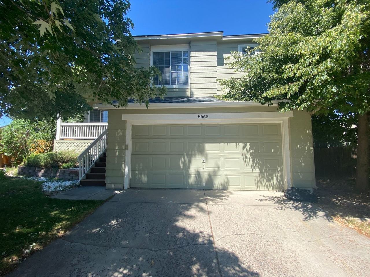 8665 Cloverleaf Cir - Photo 2 of 37