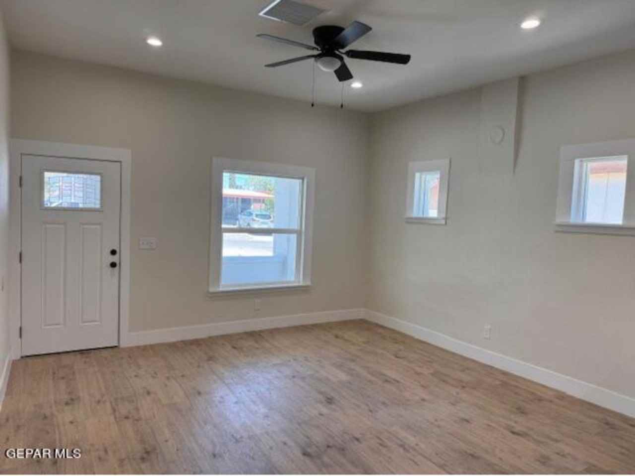 2414 San Diego Ave - Photo 5 of 44