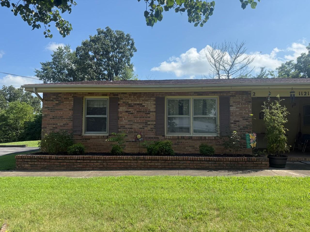 1121 Woodside Dr - Photo 2 of 16