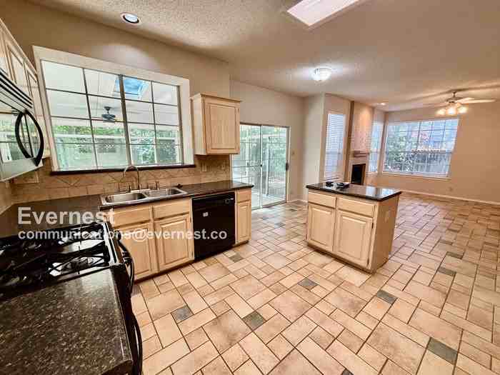 2303 Mockingbird Dr - Photo 3 of 19