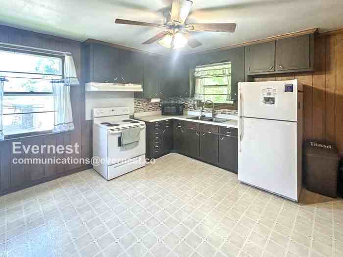 4718 Richards Ct - Photo 3 of 22