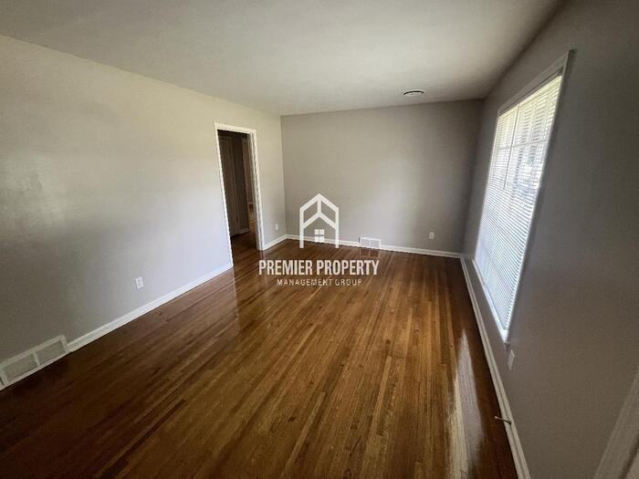 2065 Saint James Dr - Photo 2 of 24