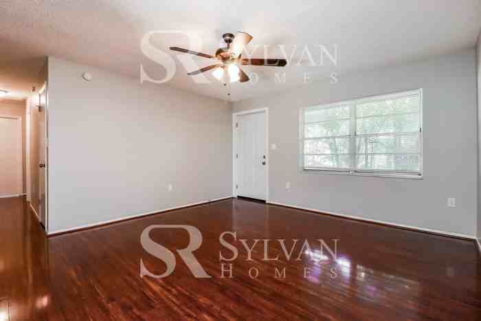 535 S Orange Ct - Photo 3 of 15