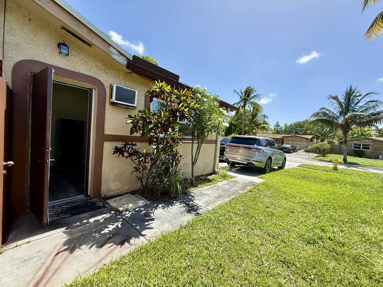 3548 Nw 39th Ave #B - Photo 2 of 11