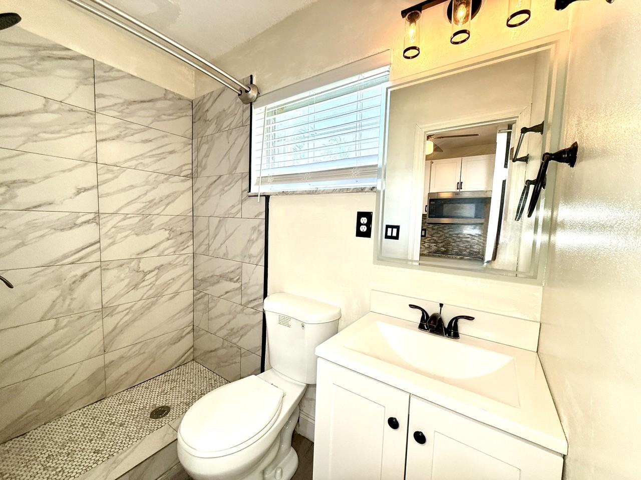 3548 Nw 39th Ave #B - Photo 4 of 11