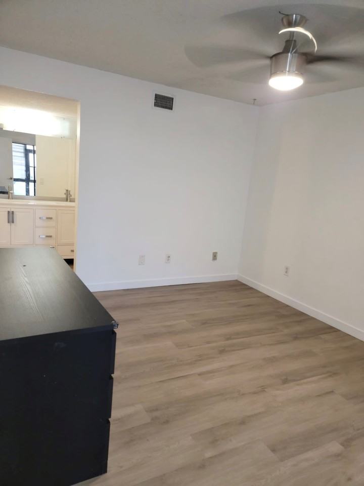 11905 Nw 11th St #11905 - Photo 4 of 13