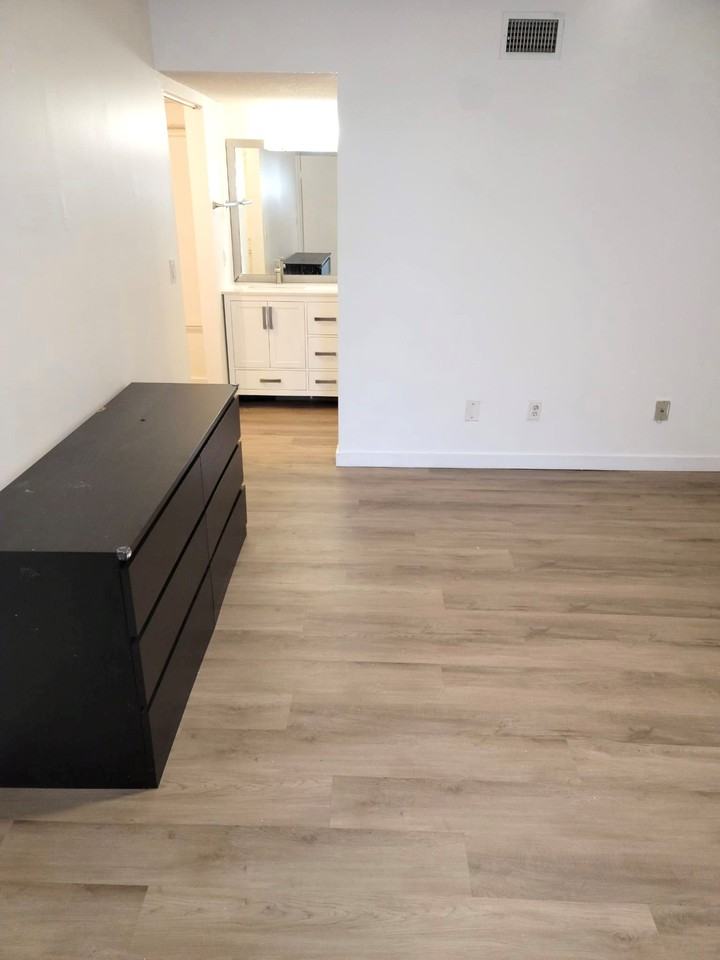 11905 Nw 11th St #11905 - Photo 5 of 13