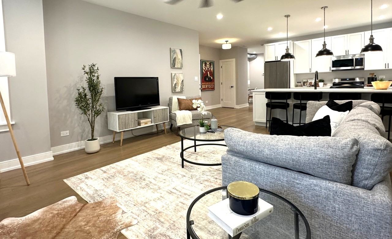 2641 W Carmen Ave #1W - Photo 4 of 25