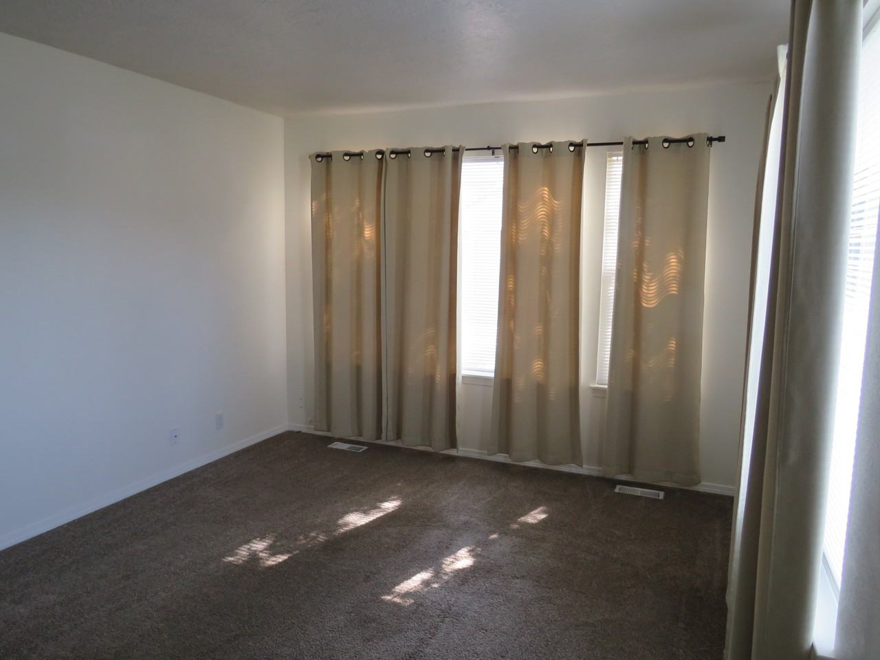 2112 S Longmont Ave - Photo 2 of 20