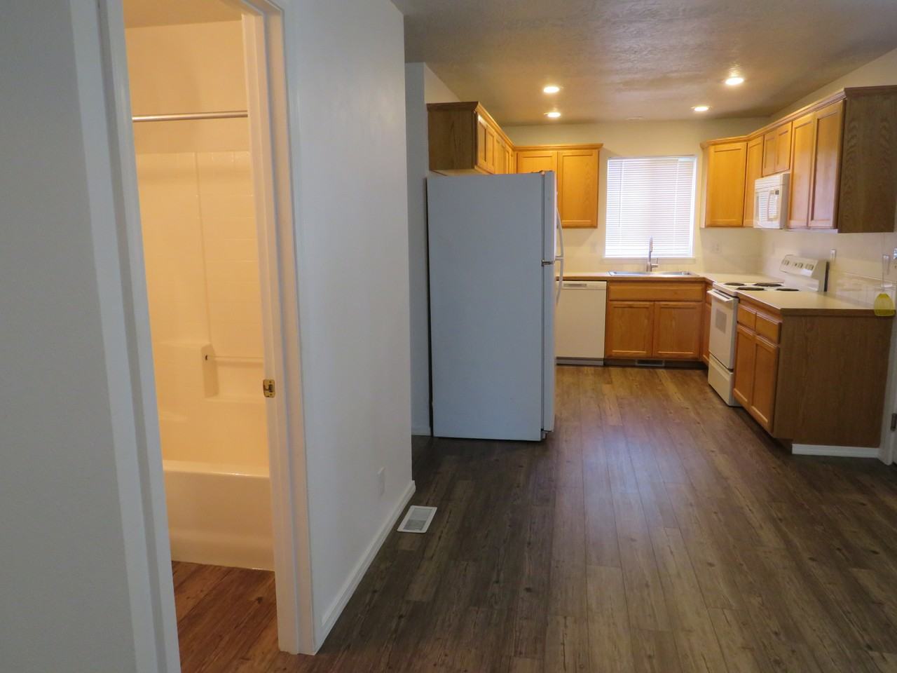 2112 S Longmont Ave - Photo 4 of 20