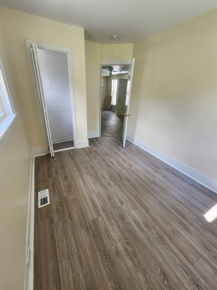 102 S Bachus St #102 - Photo 2 of 10