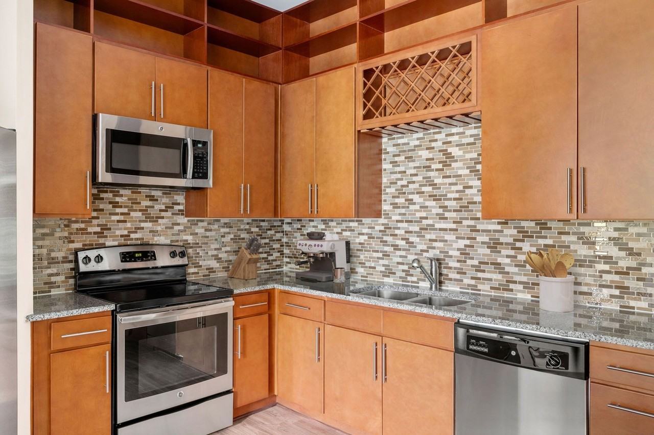 1160 Hammond - Photo 3 of 34