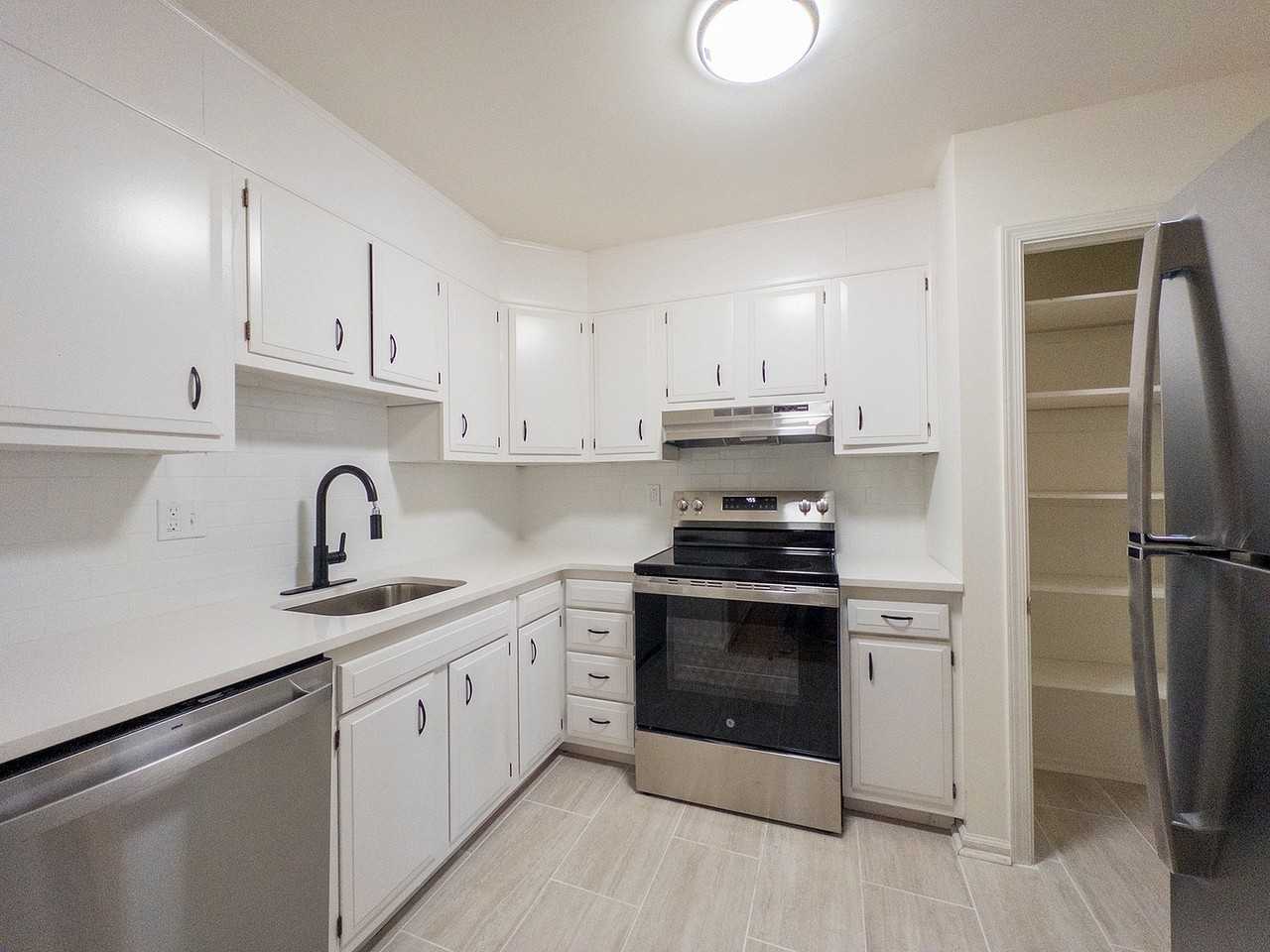 Hampshire Place - Photo 3 of 18