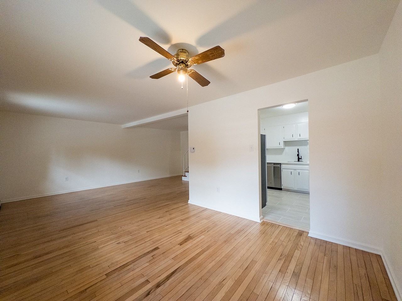 Hampshire Place - Photo 4 of 18