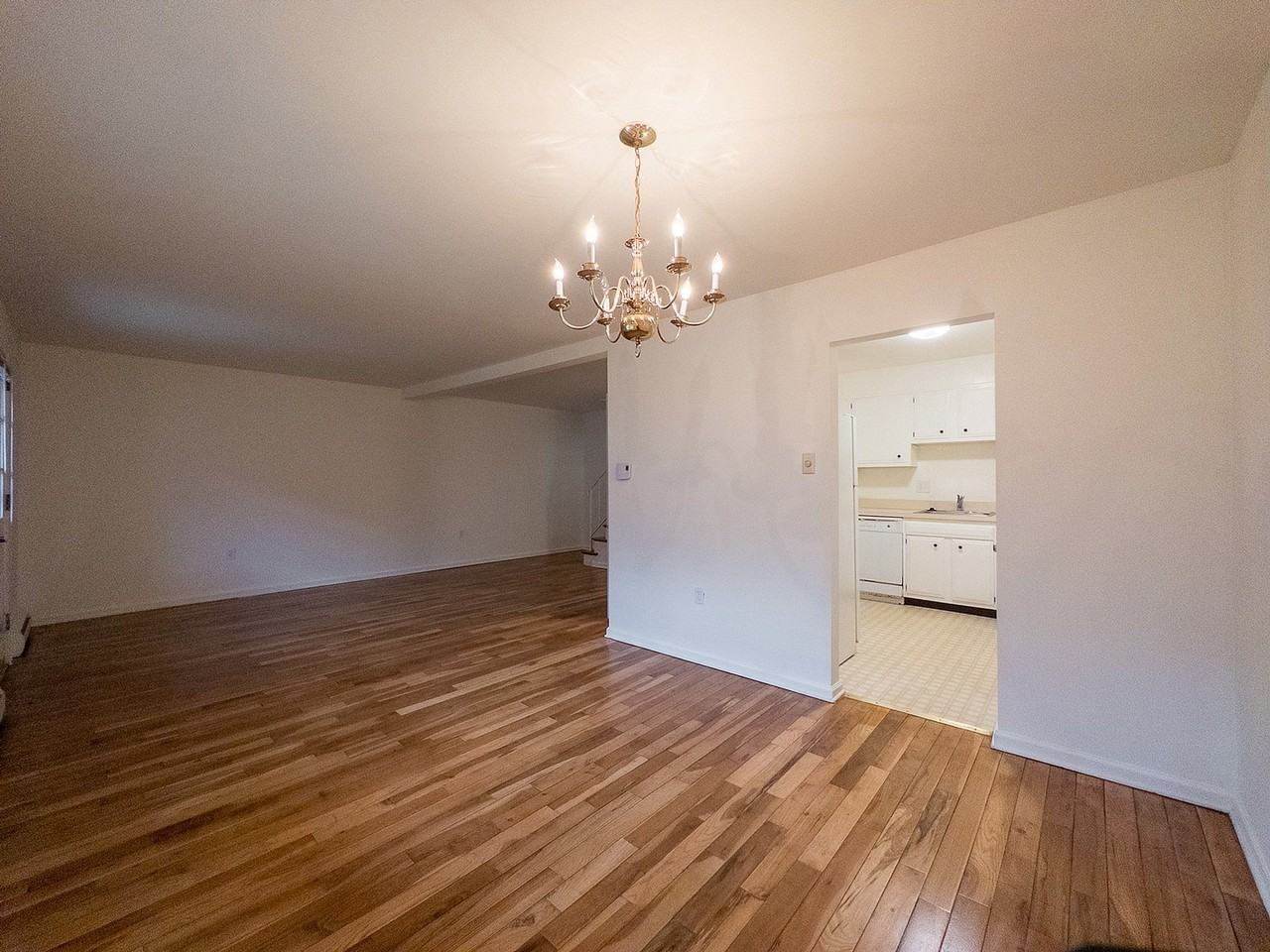 Hampshire Place - Photo 7 of 18