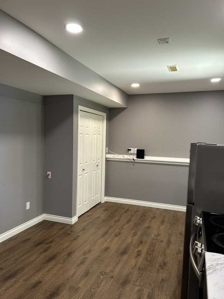 2750 Valemont Crescent - Photo 2 of 13