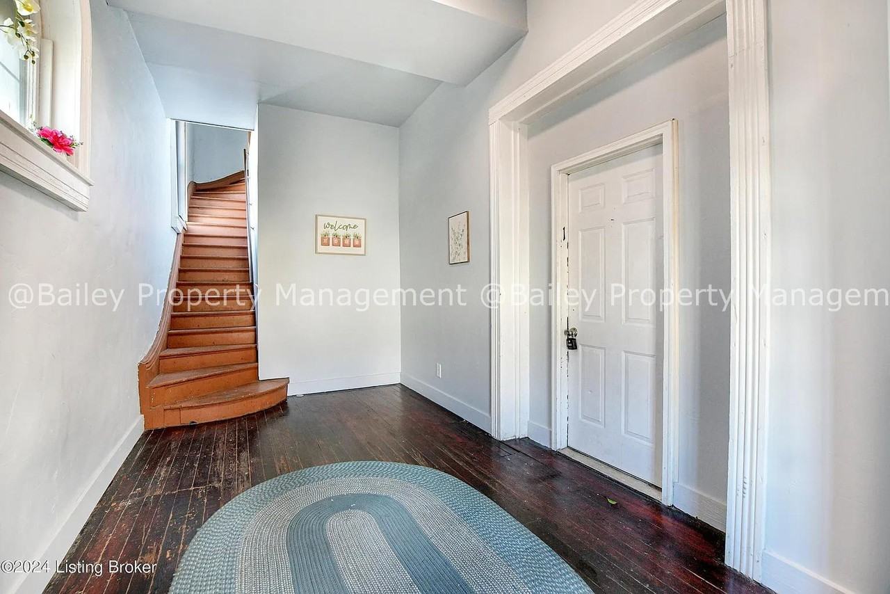 947 S Brook St - Photo 3 of 8