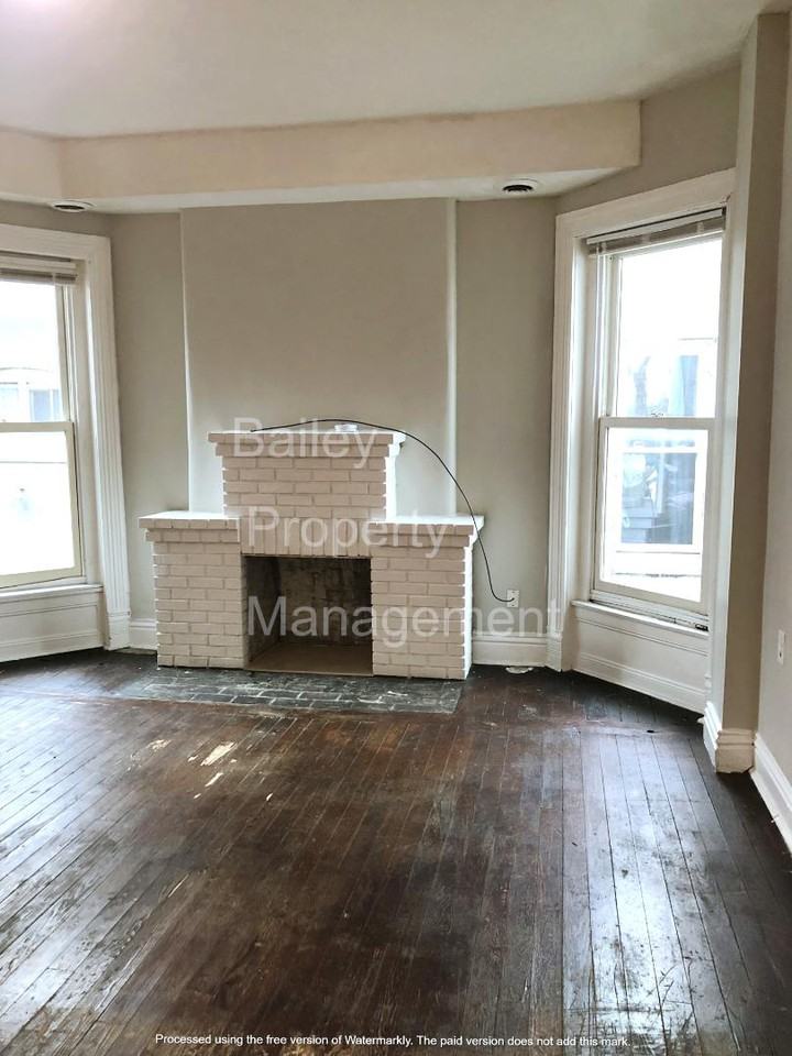 947 S Brook St - Photo 4 of 8