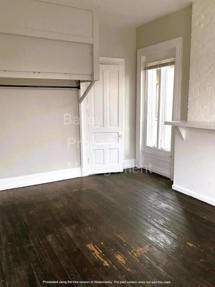 947 S Brook St - Photo 5 of 8