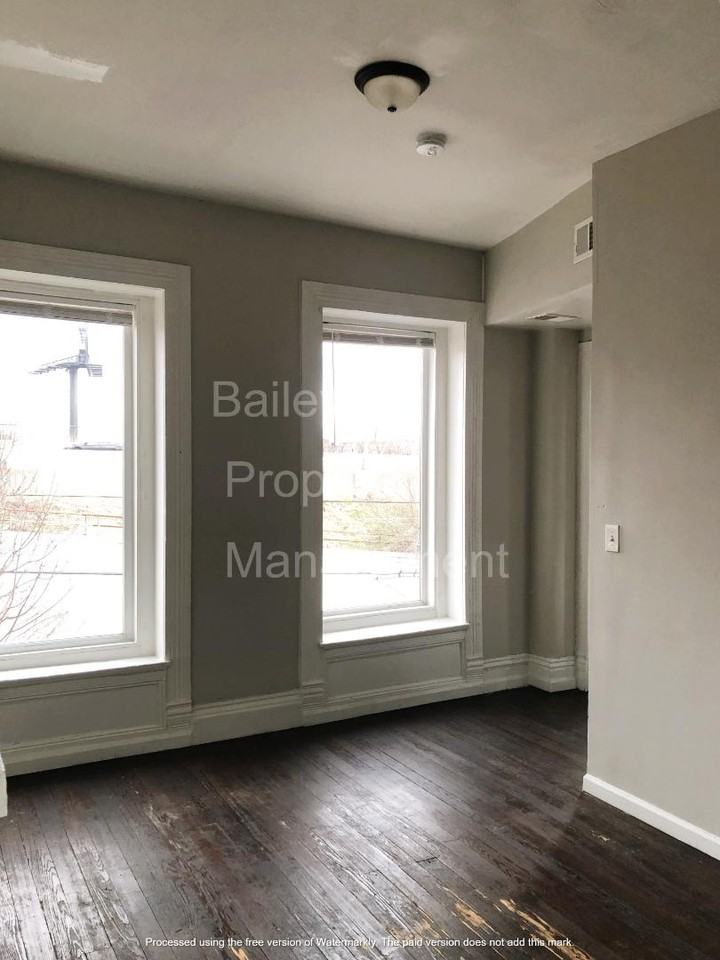 947 S Brook St - Photo 6 of 8