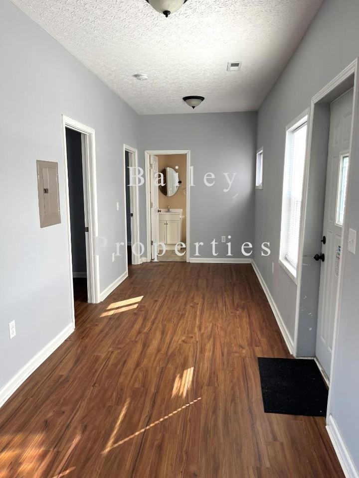 950 S Floyd St - Photo 2 of 9