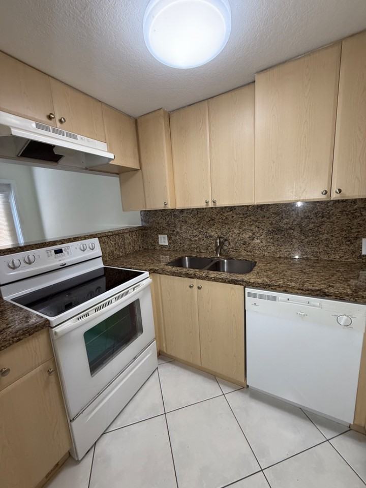 12605 Sw 91st St - Photo 5 of 8