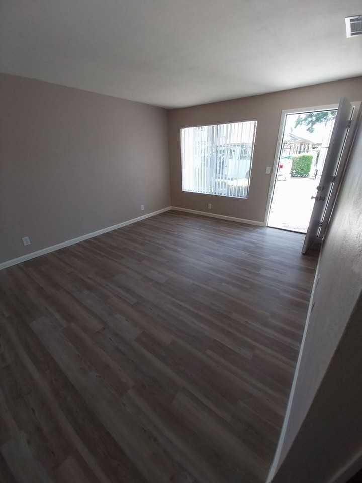 Yosemite Apartments - Photo 2 of 17