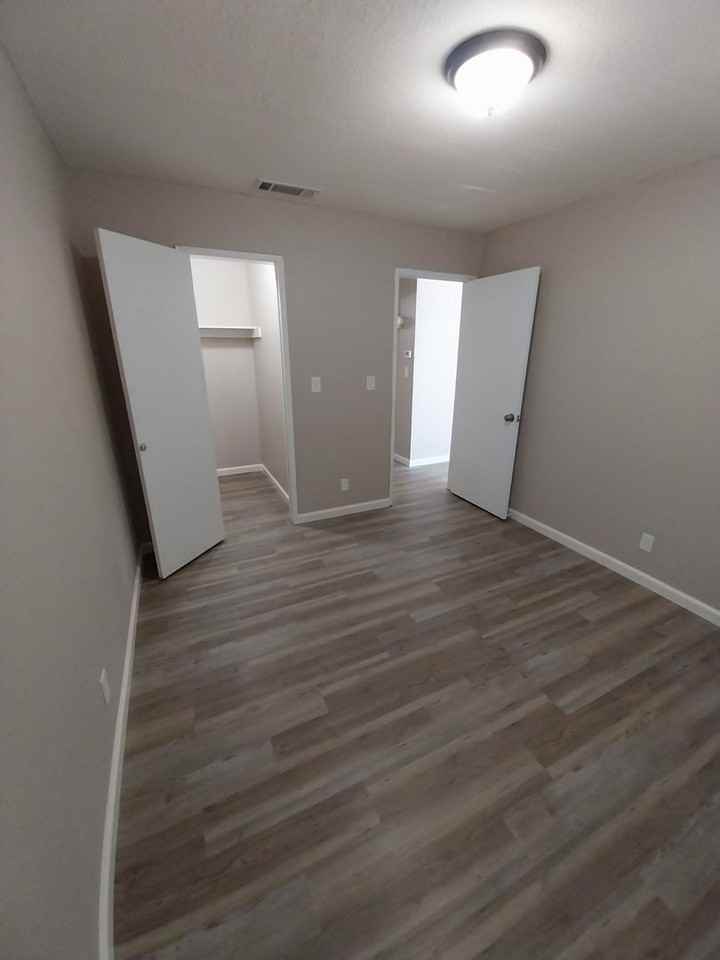 Yosemite Apartments - Photo 3 of 17