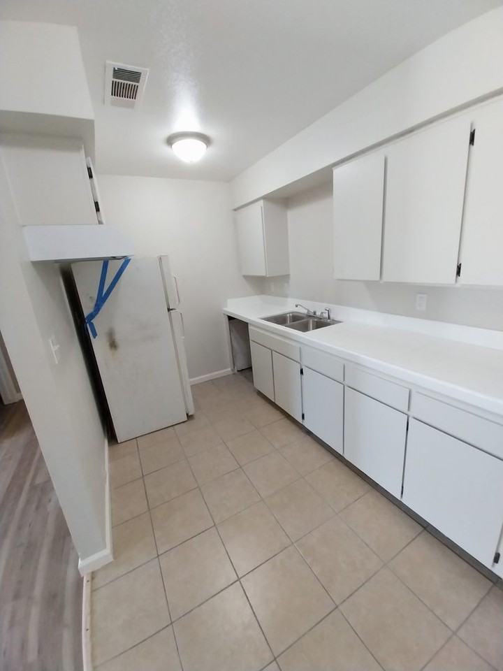 Yosemite Apartments - Photo 6 of 17