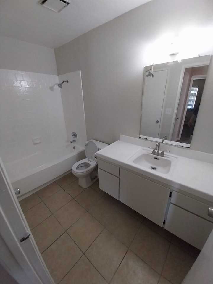 Yosemite Apartments - Photo 7 of 17