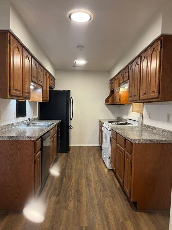 2512 Lasalle Dr - Photo 3 of 8